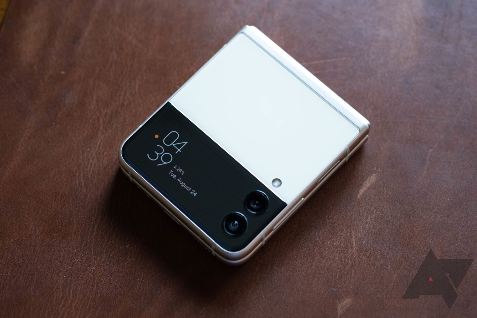 Galaxy-Z-Flip3-Flip-3-fliparoonie-doonie-reviewny-2-scaled.jpg - Apps ...